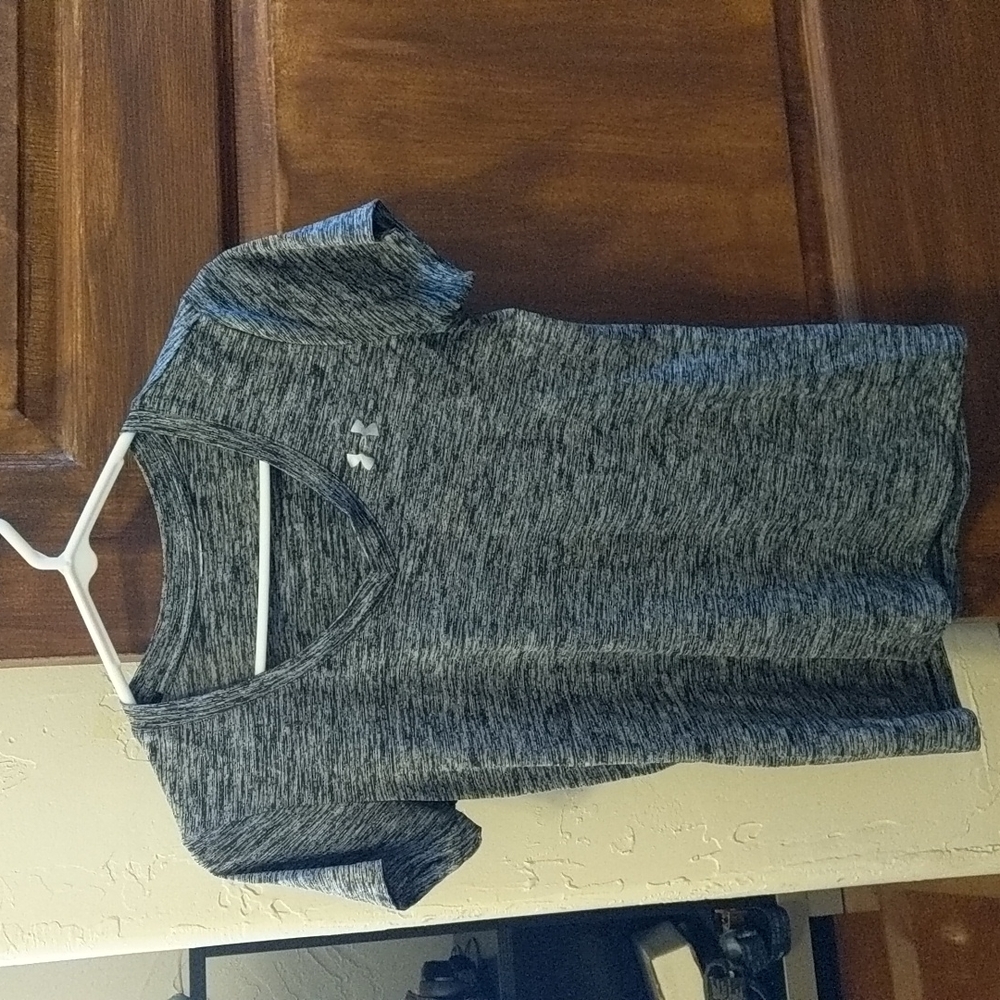 Under armour v neck Tshirt